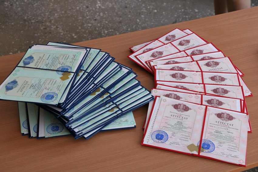 Вручение аттестатов об основном общем образовании выпускникам 9-х  классов